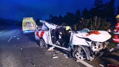 Estado en el que qued� el veh�culo siniestrado esta madrugada en la A-8 en Barreiros
