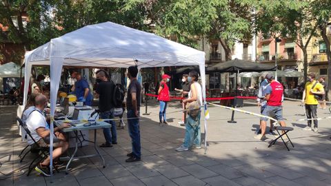 Ni siquiera los puntos de vacunaci�n m�vil, como este de Barcelona, han logrado que se recupere el ritmo de inoculaci�n