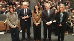 Los protagonistas del acto por el patr�n de Medicina en Santiago: Luc�a Cancela, periodista de La Voz y encargada de la lecci�n magistral; �ngel Facio, gerente del �rea Sanitaria; Rosa Crujeiras, rectora de la USC; Jose Carreira, decano de la facultad; y Diana Fern�ndez M�ndez,�encargada de los programas A Ponte y StemBach (en la foto, de izquierda a derecha)..