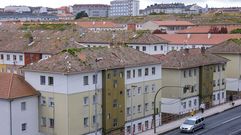 Vista de edificios de Recimil que dan hacia la carretera de Castilla, en foto de archivo.