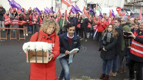 El alcalde de Ferrol y la secretaria xeral de CC.OO. en Galicia durante la ofrenda floral