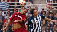 Baiano y �scar de Paula en el partido en el que el brasile�o hizo doblete.