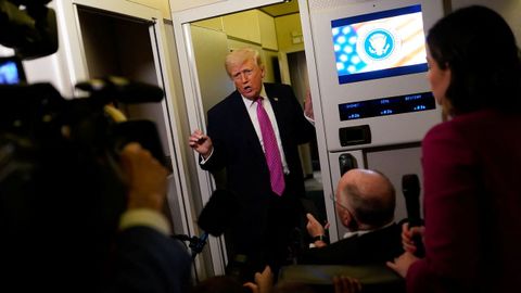 Donald Trump, durante su comparecencia a bordo del Air Force One