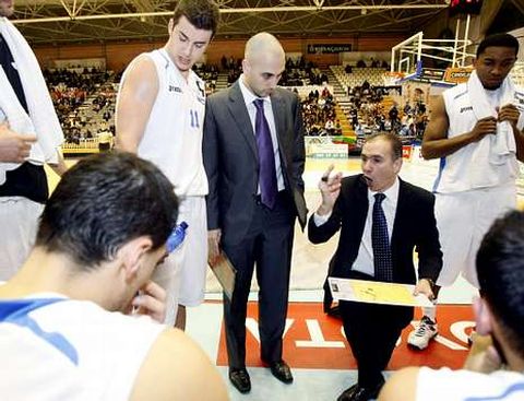 Joaqu�n Prado, durante un tiempo muerto la pasada temporada en el Pazo Universitario.