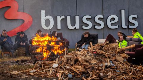 Foto de archivo de agricultores protestando en el aeropuerto de Bruselas tras la firma del acuerdo entre la UE y los pa�ses del Mercosur