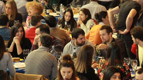 Codillo.M�s de 1.050 comensales se citaron en la Festa do Codillo