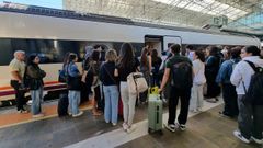 Estudiantes en la estacin de tren de Santiago en una imagen de archivo.