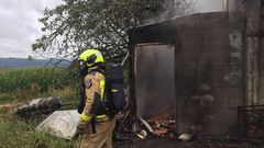 Incendio en una casa en Busto