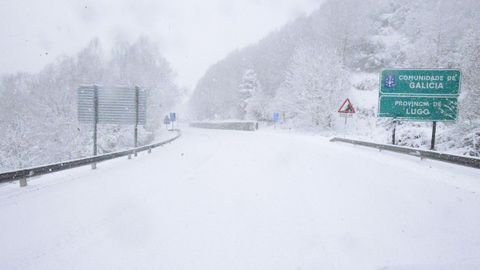 Tramo de la Nacional VI a su paso por Pedrafita do Cebreiro