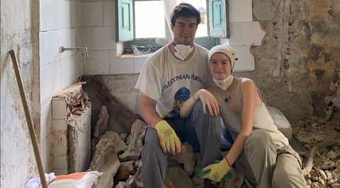 Tom&aacute;s y Gabi rehabilitan desde hace un a&ntilde;o una casa que llevaba 40 abandonada.
