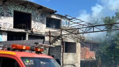 Imagen de la nave abandonada en Cordeda donde se registr� un incendio.