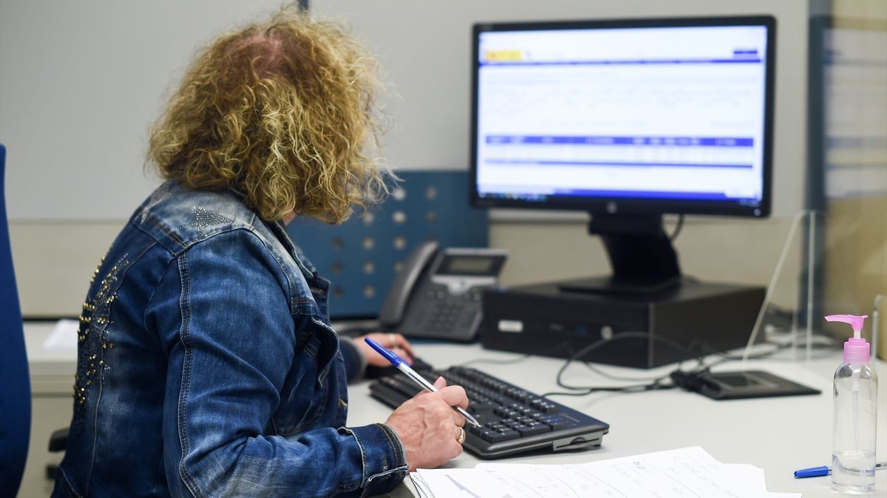 Los funcionarios del Estado estrenarán el jueves la jornada de 35 horas semanales