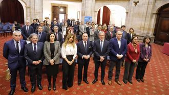 Sabadell Herrero re�ne a 40 colegios profesionales en Oviedo