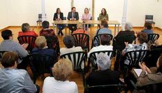 La entrega de las ayudas se efectu� el pasado lunes en el museo municipal Ram�n Aller de Lal�n.