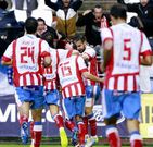 Los jugadores del Lugo celebran la consecuci�n de un tanto ante el Zaragoza. 