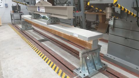 Ensayos con madera de castaño realizados en las instalaciones de Pemade, en el campus de Lugo