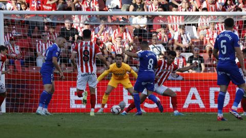 Derbi asturiano entre el Real Sporting de Gijon y el Real Oviedo en El Molin�n