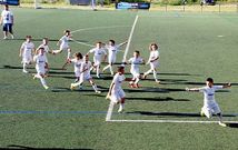 En la imagen, los jugadores del Boiro celebrando la victoria.