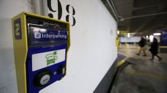 Punto de carga de veh�culos el�ctricos instalado en un p�rking subterr�neo de Lugo