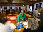 El sorteo de los pisos se celebr� ayer en el consistorio. 