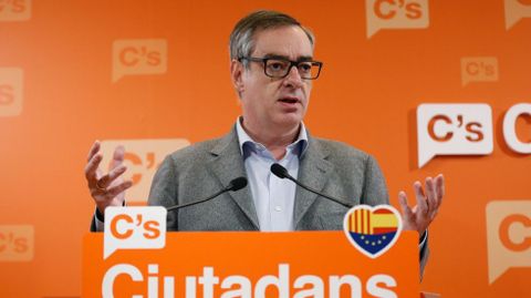 El vicesecretario general de Ciudadanos, Jos� Manuel Villegas, durante la rueda de prensa en la sede del partido, en Barcelona, para valorar el discurso del Navidad del rey Felipe VI