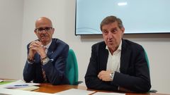 El portavoz del Grupo Municipal Socialista en el Ayuntamiento de Oviedo, Carlos Fernández Llaneza, y el concejal Jorge García Monsalve, en rueda de prensa.