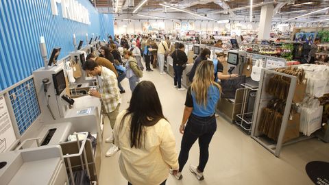 Primark tiene 12 cajas de autocobro y dos tradicionales