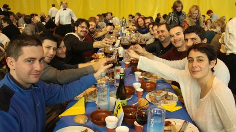 El codillo triunf� en A R�a.M�s de 800 personas degustaron codillo en el pabell�n