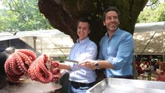 Borja Verea y Borja Semper, del PP, con unos pulpos en la Ascensi�n
