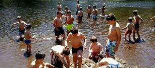 Los j�venes deportistas compostelanos disfrutaron de su campamento en Vedra.