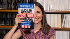 La periodista Cristina Olea con su libro La gran factura americana