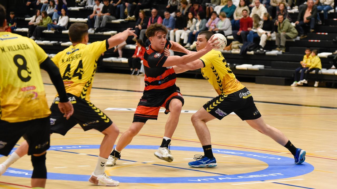 El BM Lalín cayó en Tenerife ante el colista en un duelo para olvidar (33-31)
