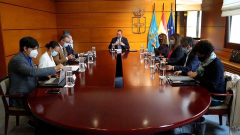 El presidente del Principado de Asturias, Adri�n Barb�n, preside el Consejo de Gobierno en Oviedo