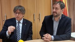 El expresidente de la Generalitat , Carles Puigdemont, junto al exconsejero Toni Comn, ambos fugados de la Justicia espaola.