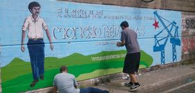 Durante la ma�ana se elabor� un mural conmemorativo en el barrio de Caranza. 