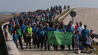 <span lang= gl >Ou bo tempo acompa&ntilde;ou &oacute;s cami&ntilde;antes, que partiron d&aacute; Praza d&aacute; Mari&ntilde;a en direcci&oacute;n &aacute; praia d&aacute; Marosa</span>