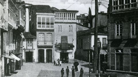 Imagen del Cantn de Bailn, actual plaza de Doctor Goyanes, en 1905. A la derecha, el hotel Comercio