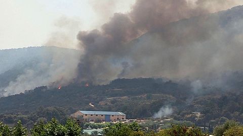 Extensi�n del incendio declarado en Almorox, Toledo