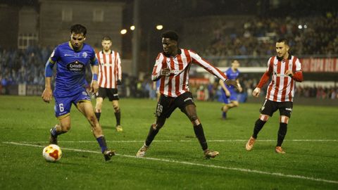 Nacho Castillo tratando de escaparse de sus rivales