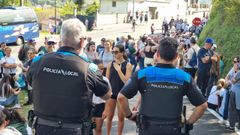 La Polic�a Local mantiene cortado el acceso por carretera a Chamorro debido a un incendio.