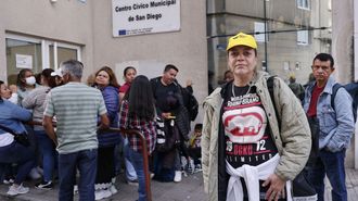 Segundo día de indignación en el consulado móvil de Colombia