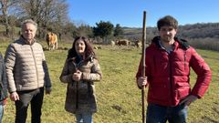El alcalde del PSOE Julio Gallego, a la izquierda, junto a la subdelegada del Gobierno, Isabel Rodrguez, y su hijo y candidato del PP, Miguel Gallego, a la derecha