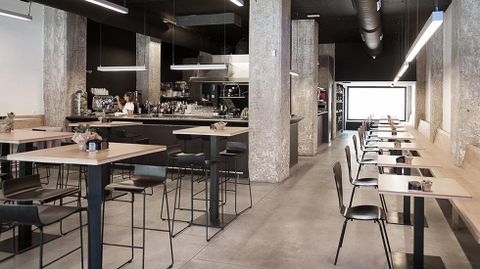 Interiorismo. Jos� Javier Villac� Rodr�guez e Mart�n de Cominges Carvallo (Estudio Villac� y Cominges Arquitectos) realizaron la adaptaci�n de local para actividad de cafeter�a en Vigo