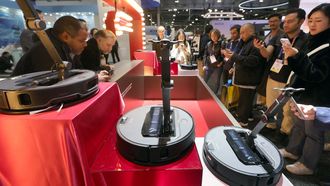 El robot aspirador Saros Z70, de Roborock, caus sensacin en el CES de Las Vegas