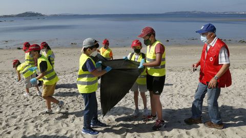Programa Ludieduca de Jealsa y La Cruz Roja con motivo del d�a de los oc�anos en Barra�a y o Areal