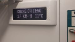 El tren en el momento que reanud� su viaje desde Chamart�n a Asturias, con casi hora y media de retraso.