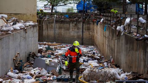 Destrozos en las inmediaciones del centro comercial Bonaire