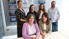 De izquierda a derecha, de pie, Haydee Dom�nguez (tinerfe�a), Silvia Montes, Patricia Quintiana y Guillermo Horjales, y sentadas, Susana Iglesias y Mar�a Leonardo