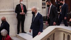 Biden, a su salida este jueves de la reuni�n con los senadores democratas en el Capitolio.