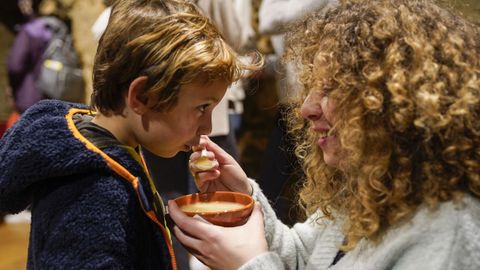 Fexto do D�a de Rosal�a en Celanova, con caldo de gloria, en imaxe de arquivo.